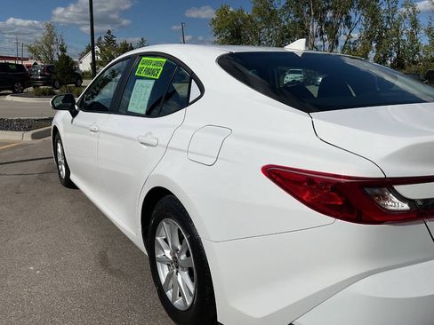 Used 2025 Toyota Camry LE FWD image 5