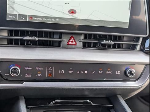 Used 2025 Kia Sportage EX AWD/4WD image 16