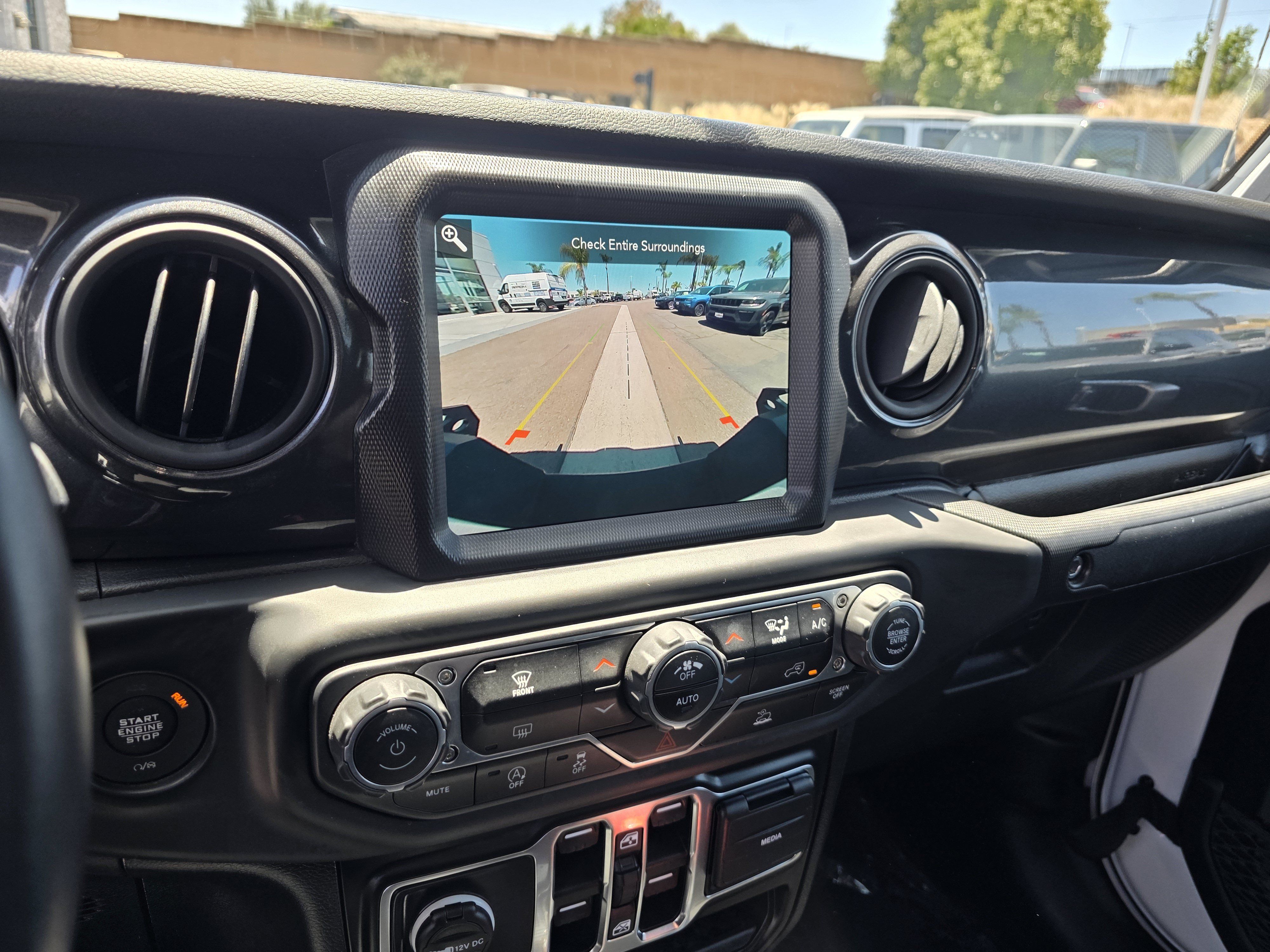 Certified 2021 Jeep Gladiator Sport AWD/4WD image 14