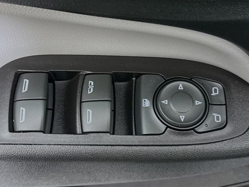 Used 2020 Chevrolet Equinox LS image 14