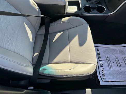 Used 2016 Toyota Camry SE image 16