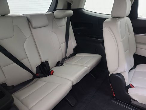 Used 2022 Kia Telluride EX w/ EX Premium Package image 18