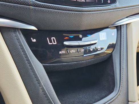 Used 2017 Cadillac XT5 Luxury w/ Driver Awareness Package AWD/4WD image 17