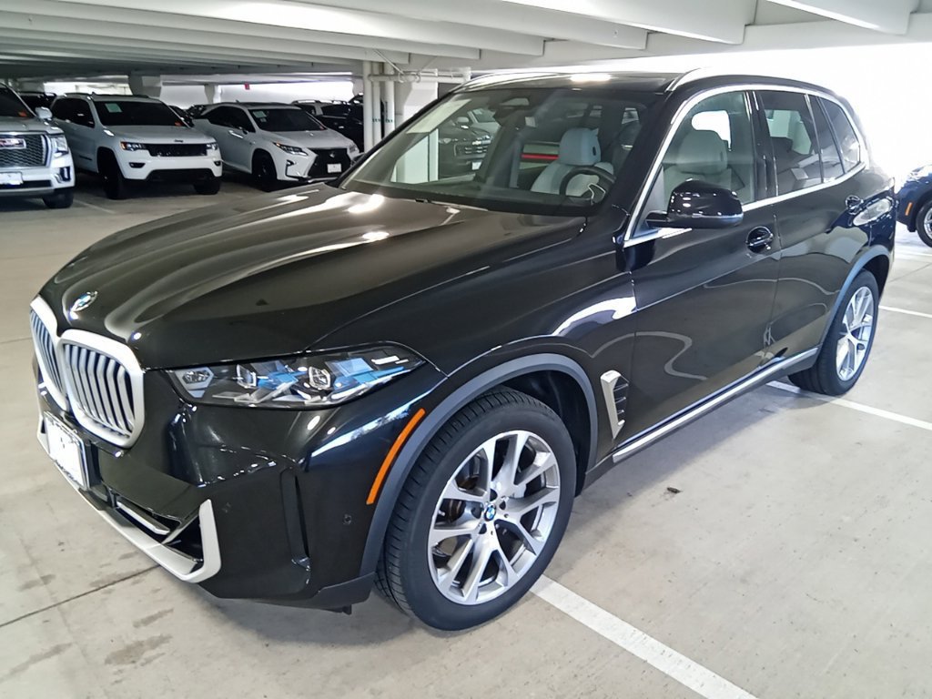 Used 2025 BMW X5 xDrive40i AWD/4WD image 1