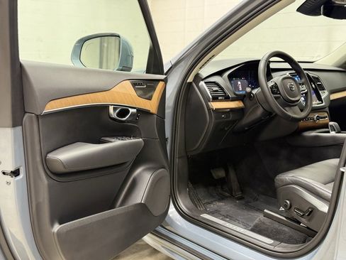 Used 2023 Volvo XC90 B6 Plus image 21