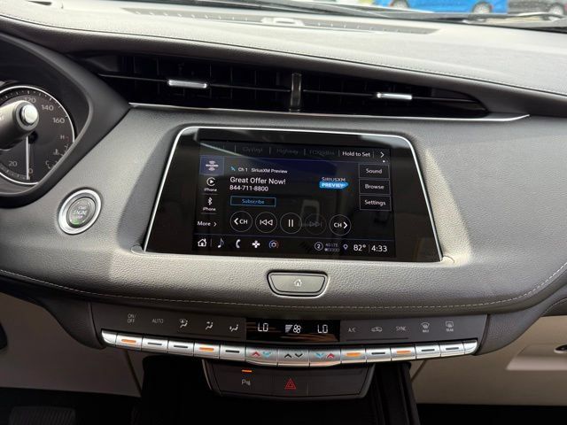 Used 2022 Cadillac XT4 Premium Luxury w/ Safety Alert Package FWD image 18
