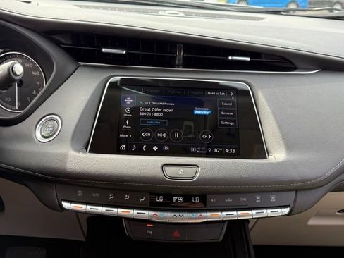 Used 2022 Cadillac XT4 Premium Luxury w/ Safety Alert Package FWD image 18