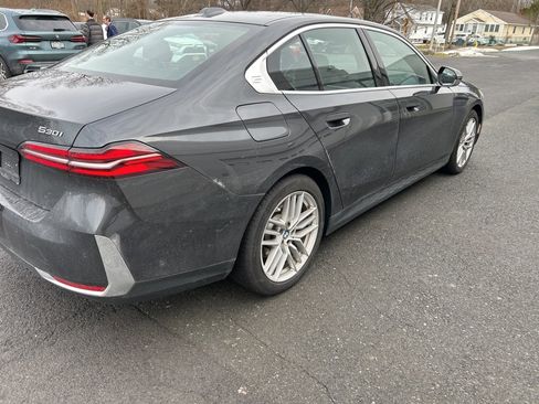 Used 2025 BMW 530i xDrive w/ Premium Package image 5