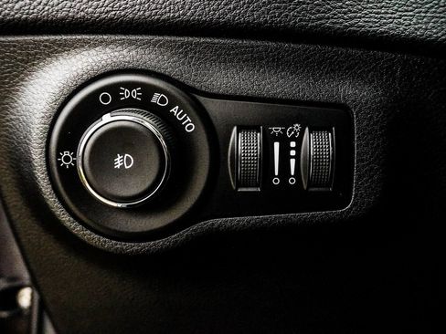 Used 2017 Jeep Compass Limited w/ Navigation Group image 34