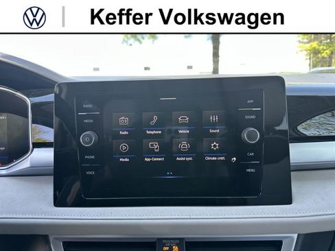 New 2026 Volkswagen Taos SE FWD image 23