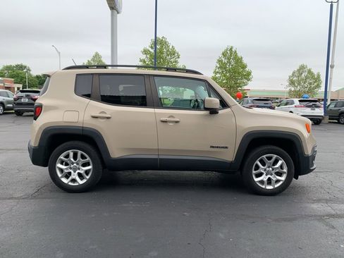 Used 2016 Jeep Renegade Latitude w/ Popular Equipment Group AWD/4WD image 2
