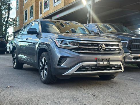 Used 2022 Volkswagen Atlas Cross Sport SE image 3