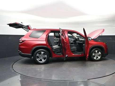 Certified 2025 Honda Pilot EX-L image 30