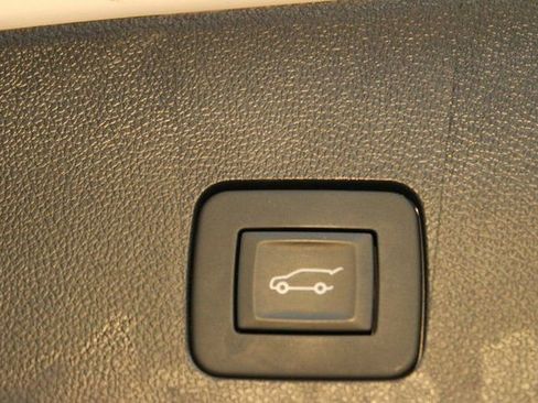 Used 2025 Buick Encore GX Avenir w/ Avenir Technology Package image 17