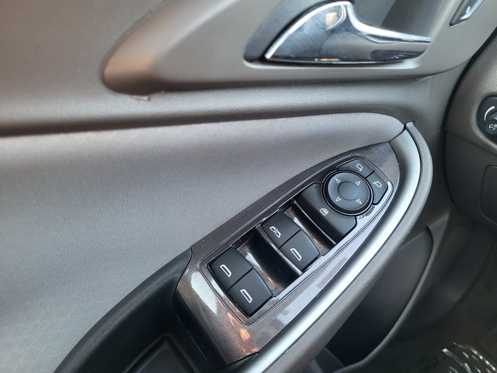 Used 2025 Chevrolet Malibu LT FWD image 18