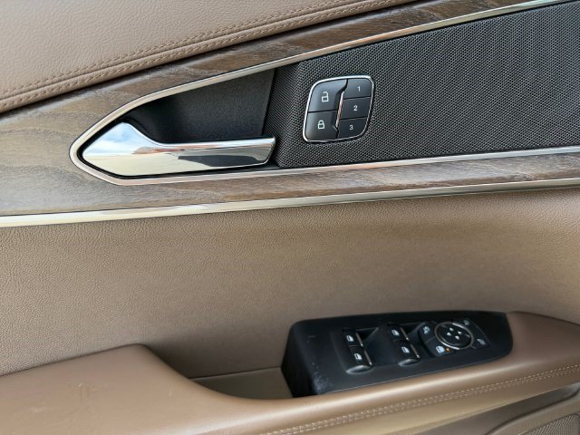 Used 2016 Lincoln MKX Reserve w/ Climate Package FWD image 11