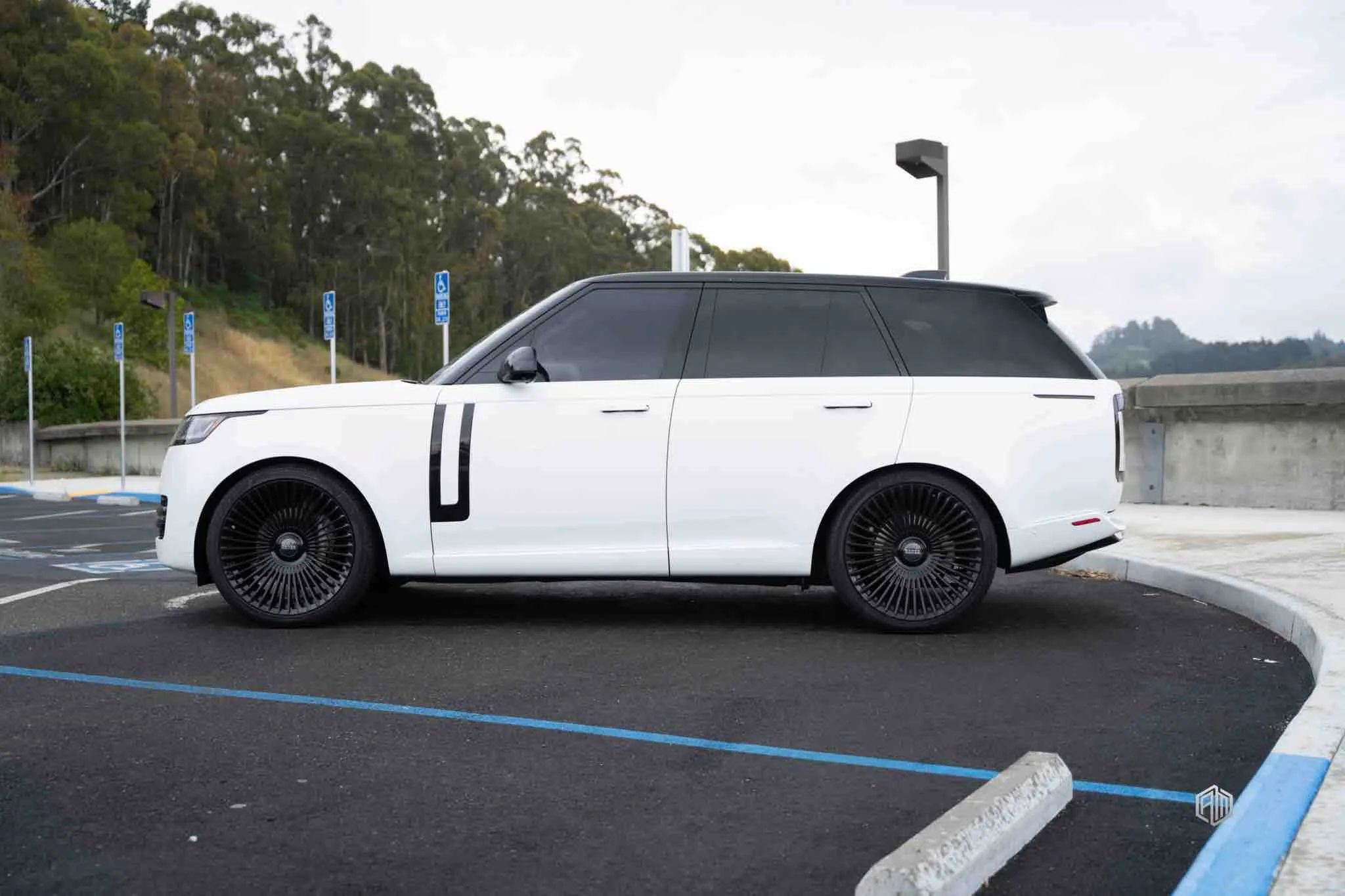 Used 2023 Land Rover Range Rover SE AWD/4WD image 4