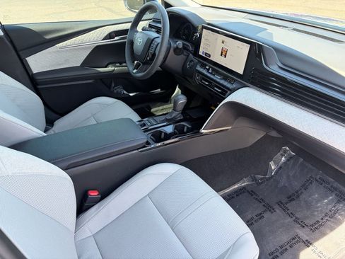 Used 2025 Toyota Camry XLE FWD image 29