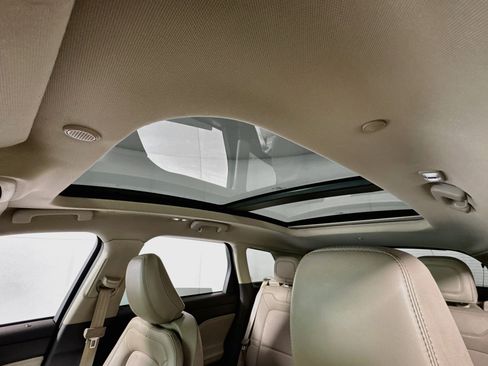 Used 2021 Lincoln Corsair AWD w/ Premium Package image 5