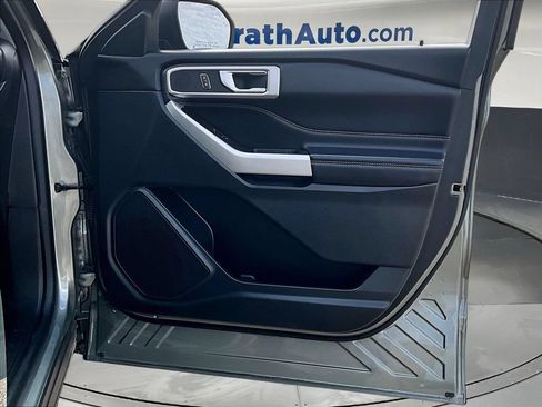 Used 2020 Ford Explorer XLT w/ Equipment Group 202A AWD/4WD image 32