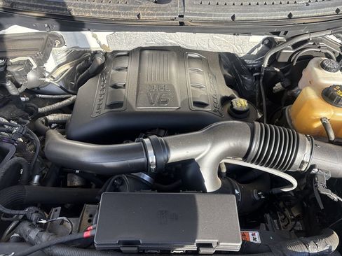 Used 2011 Ford F150 Lariat w/ Lariat Chrome Pkg image 28