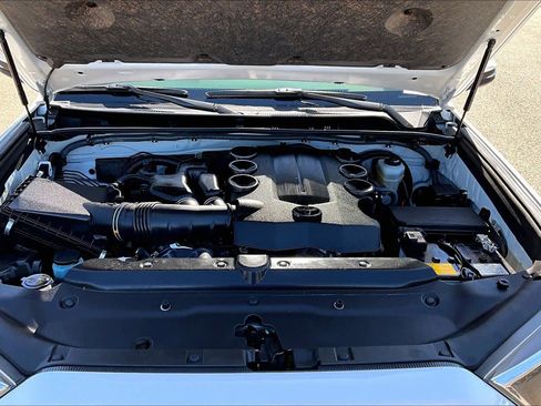 Used 2022 Toyota 4Runner SR5 Premium w/ Moonroof Package RWD image 31