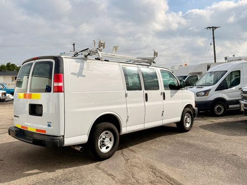 Used 2018 Chevrolet Express 2500 w/ Driver Convenience Package RWD image 6