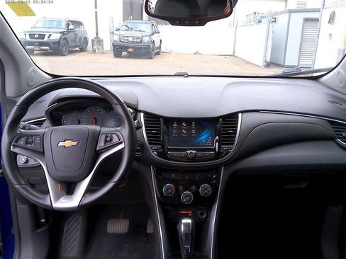 Used 2017 Chevrolet Trax Premier w/ Driver Confidence II Package FWD image 9