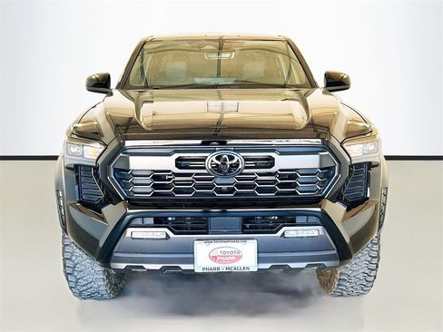 Used 2025 Toyota Tacoma TRD Off-Road image 2