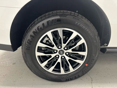 Used 2025 Ford Expedition Platinum image 60