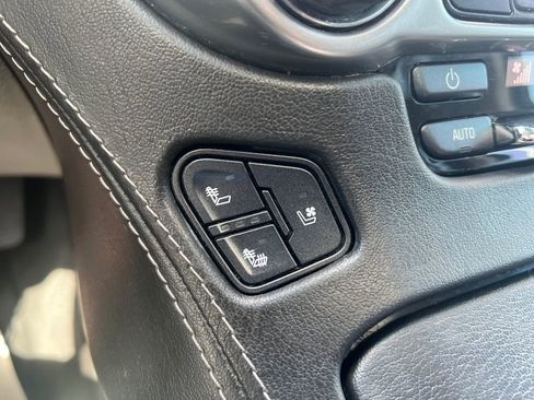 Used 2019 Chevrolet Suburban Premier image 30