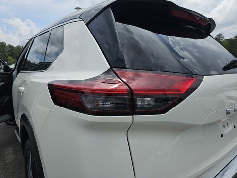 Used 2023 Nissan Rogue Platinum w/ Platinum Premium Package AWD/4WD image 36
