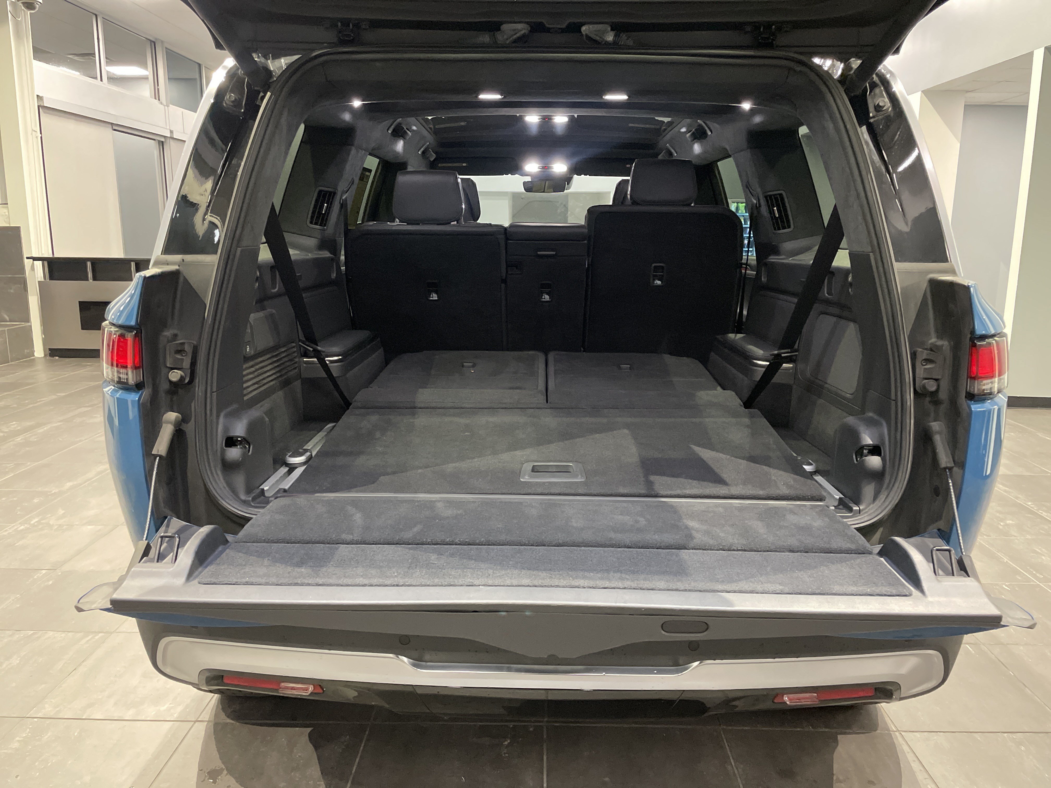 Used 2023 Rivian R1S Adventure Quad AWD/4WD image 43