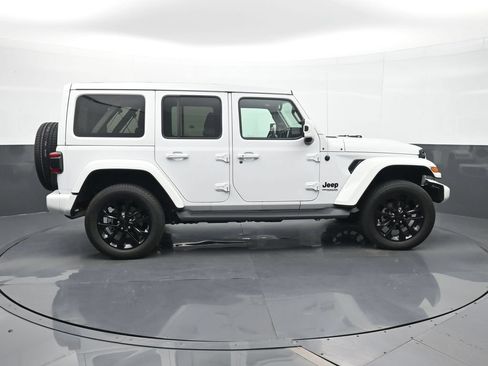 Used 2021 Jeep Wrangler Unlimited Sahara AWD/4WD image 22