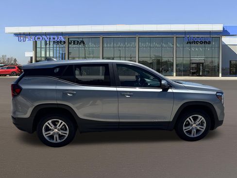 Used 2024 GMC Terrain SLE AWD/4WD image 5