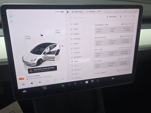 Used 2023 Tesla Model 3 Standard Range image 2