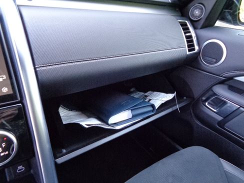 Used 2023 Land Rover Discovery S R-Dynamic image 22