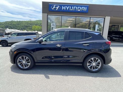 Used 2021 Buick Encore GX Preferred w/ Sport Touring Package FWD image 2