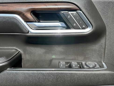 Used 2024 GMC Sierra 1500 SLT image 11