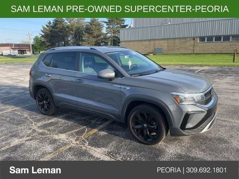 Used 2022 Volkswagen Taos SE FWD image 2