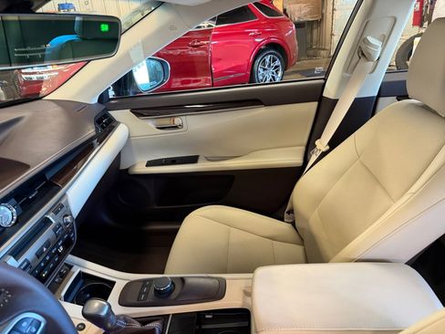 Used 2018 Lexus ES 350 w/ Premier Package FWD image 32