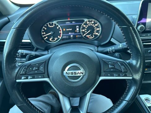 Used 2022 Nissan Altima 2.5 SR w/ Midnight Edition Package FWD image 16
