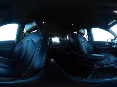 Used 2025 Chrysler Pacifica Select FWD image 44