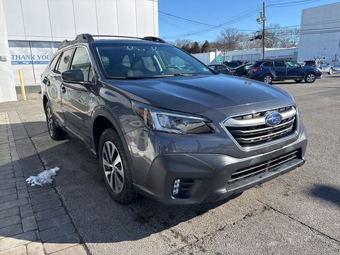 Used 2020 Subaru Outback Premium image 2
