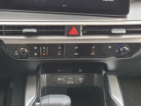 New 2026 Kia Sorento LX FWD image 16