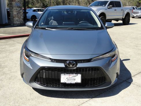 Used 2020 Toyota Corolla LE image 2