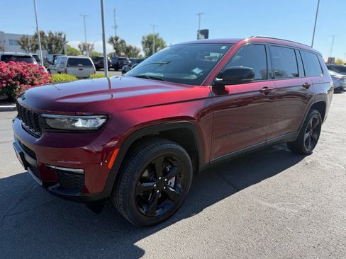 Used 2024 Jeep Grand Cherokee L Limited w/ Black Appearance Package AWD/4WD image 3