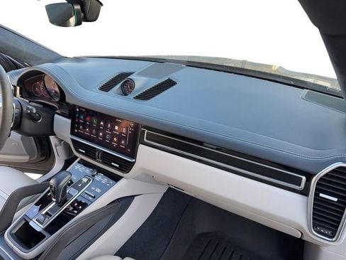 Used 2022 Porsche Cayenne GTS image 32