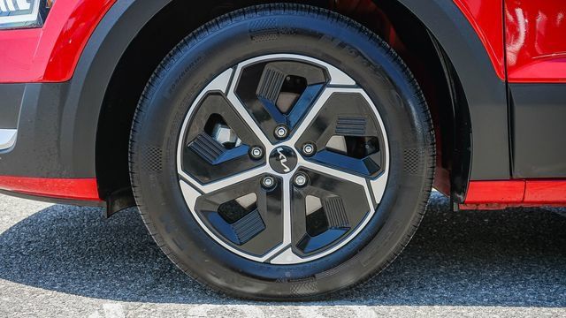 Certified 2025 Kia Niro EX FWD image 11