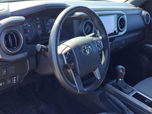 Used 2020 Toyota Tacoma TRD Sport w/ Technology Package AWD/4WD image 7